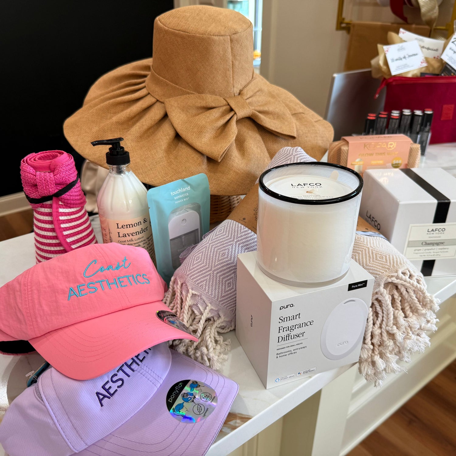 Hats / Candles / Gifts
